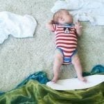 Fotos divertidas con la ropa de tu bebé mientras duerme